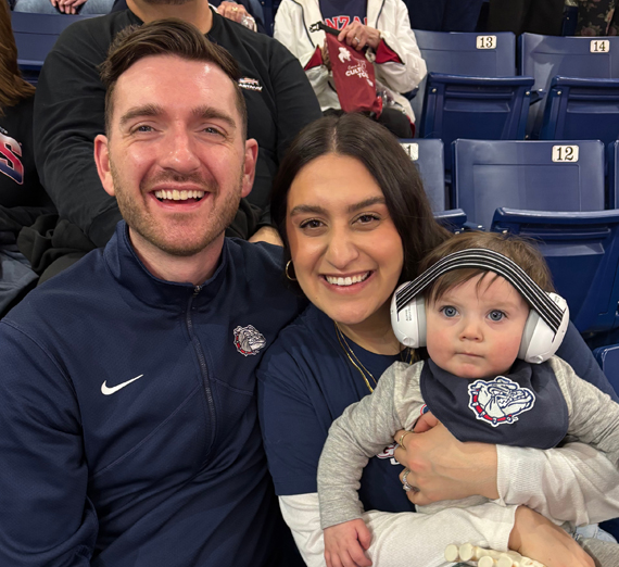 Panneau de campus avec le logo de Gonzaga et le texte Découvrez votre but